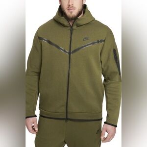Nike Green Tech Fleece Zip Up Size Medium